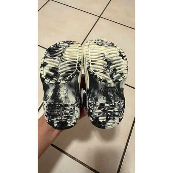 Crocs toddler C6 black and white shoes - Picture 11 of 11